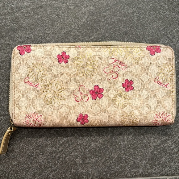 Vintage Coach Gold and Pink Flower Wallet - Picture 6 of 6